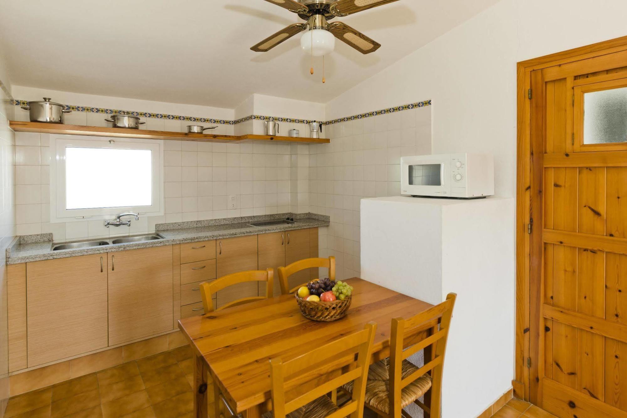 Apartamentos Sa Caleta Kültér fotó